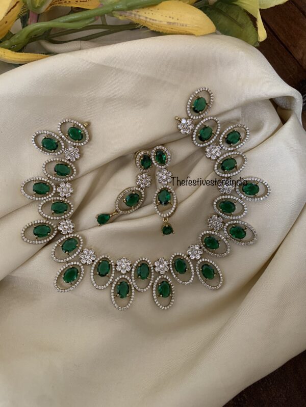 Loop emerald necklace set