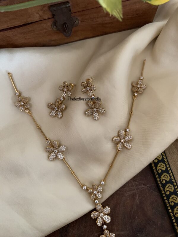 Classy AD floral drop necklace set