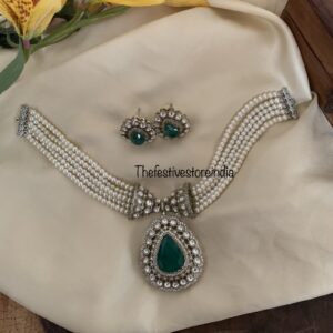 Victorian Green and pearls necklace set