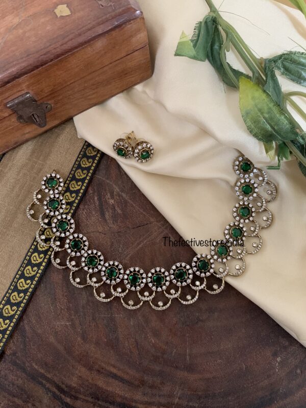 Budgeted Victorian emerald/green drops necklace set
