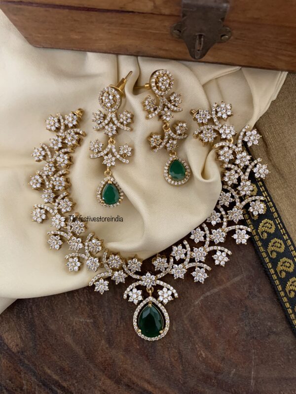 Starry Emerald diamonds set