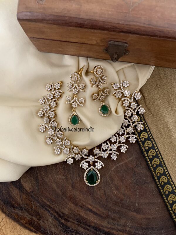 Starry Emerald diamonds set