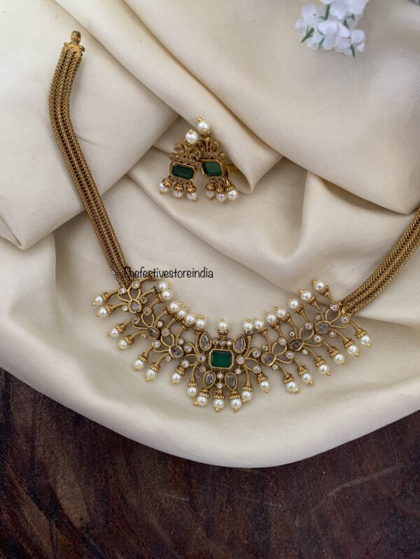 Contemporary matte emerald choker set
