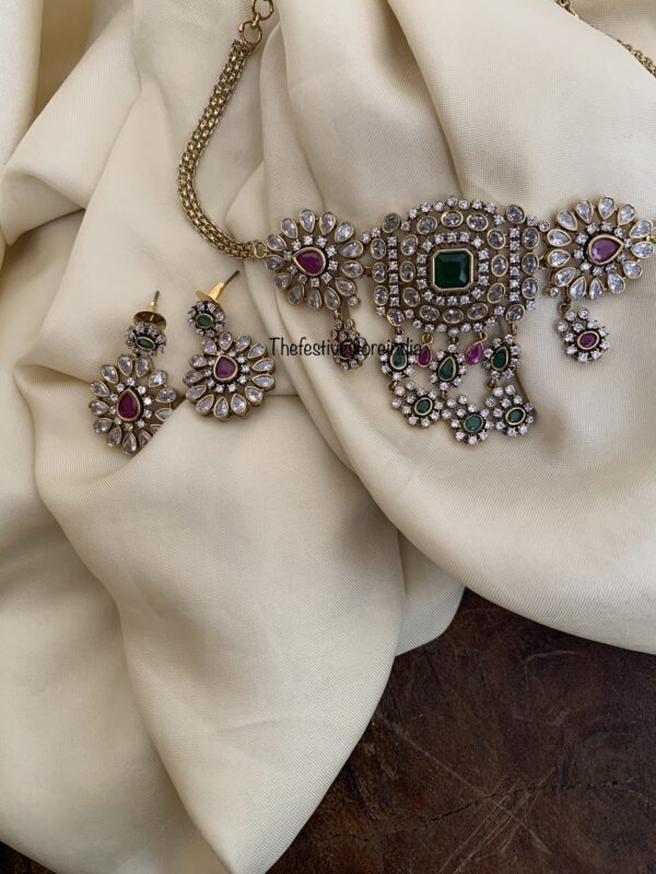 White victorian choker set