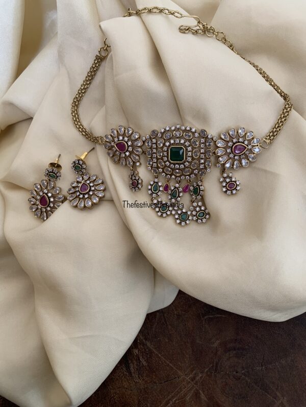 White victorian choker set