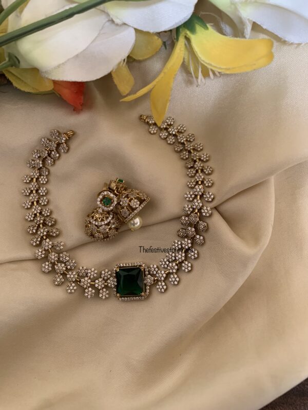 Flexible Emerald diamonds choker/necklace set