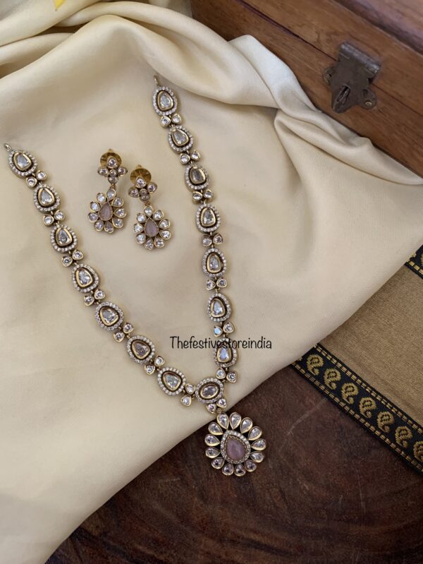 Budgeted pink stone Victorian set