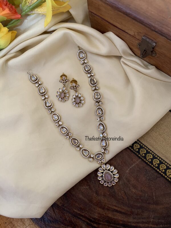 Budgeted pink stone Victorian set