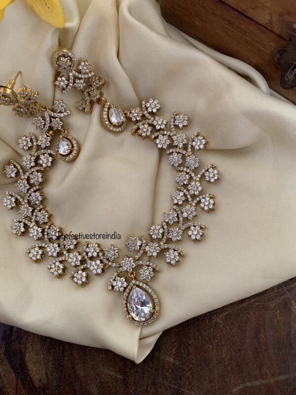 Starry white diamonds set