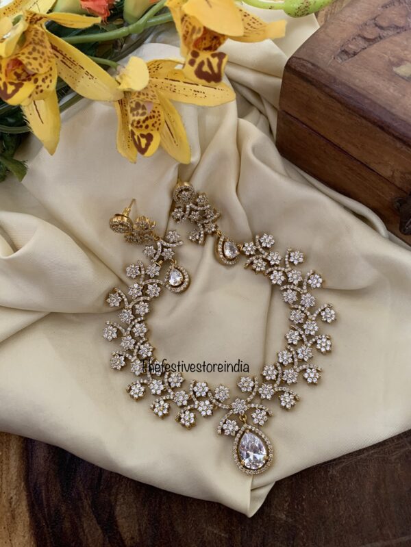 Starry white diamonds set