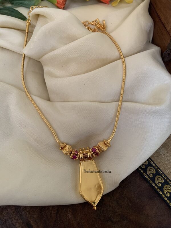 Micro gold palakka green pendant chain