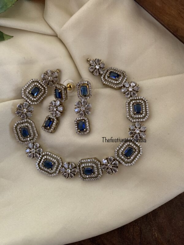 Blue floral budgeted set