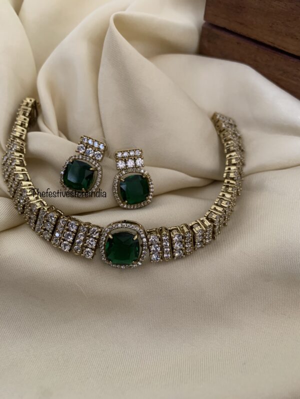 Classic Emerald victorian choker set