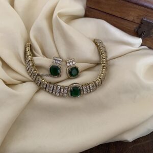 Classic Emerald victorian choker set