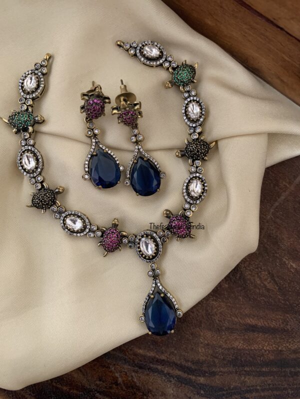 KURMA - Blue pendant Victorian necklace set