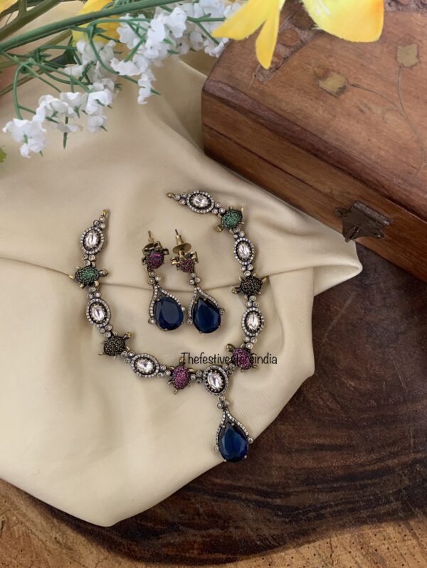 KURMA - Blue pendant Victorian necklace set