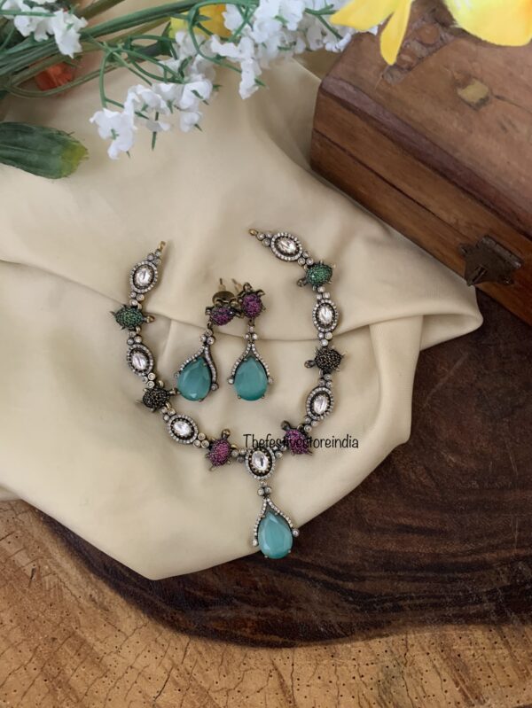 KURMA - Mint pendant Victorian necklace set