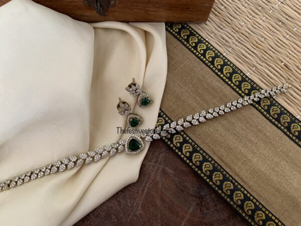 Budgeted leafy emerald Victorian choker necklace set