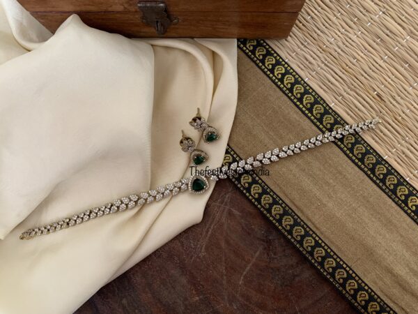 Budgeted leafy emerald Victorian choker necklace set