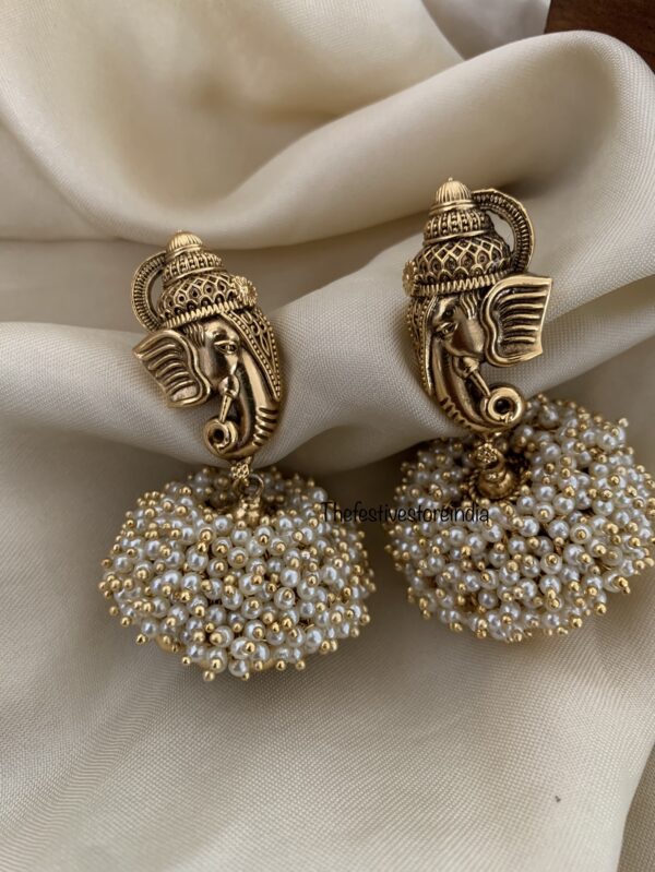 Bappa cluster pearls earrings