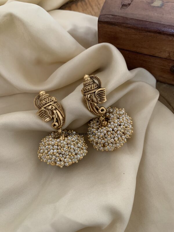 Bappa cluster pearls earrings