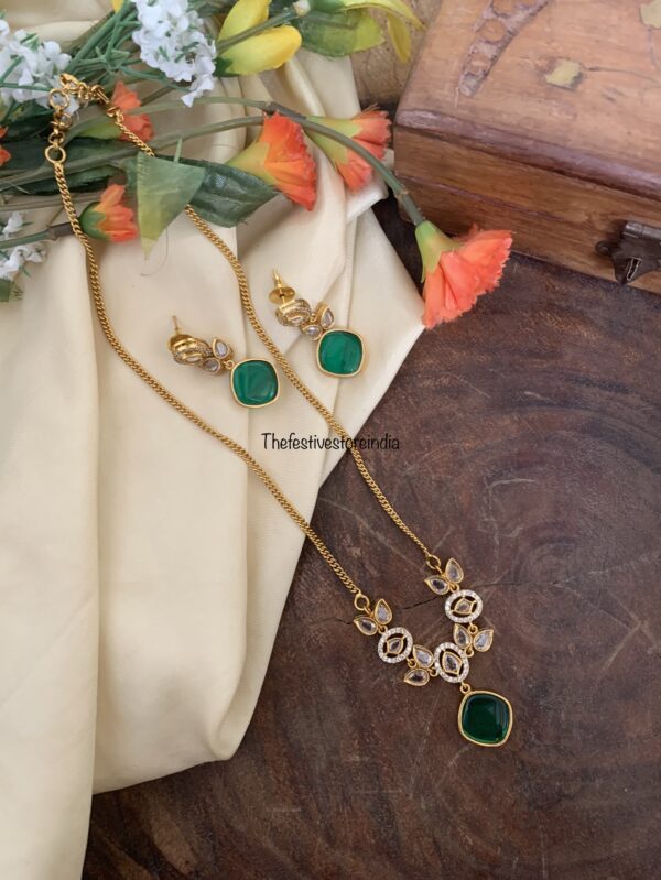 Emerald pendant set