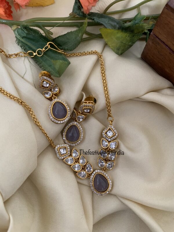 Greyish purple pendant short set