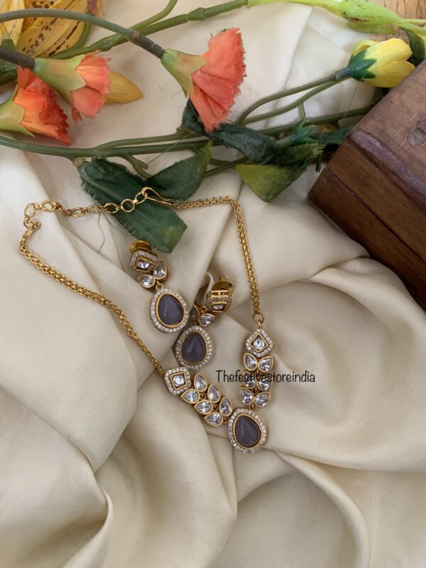 Greyish purple pendant short set