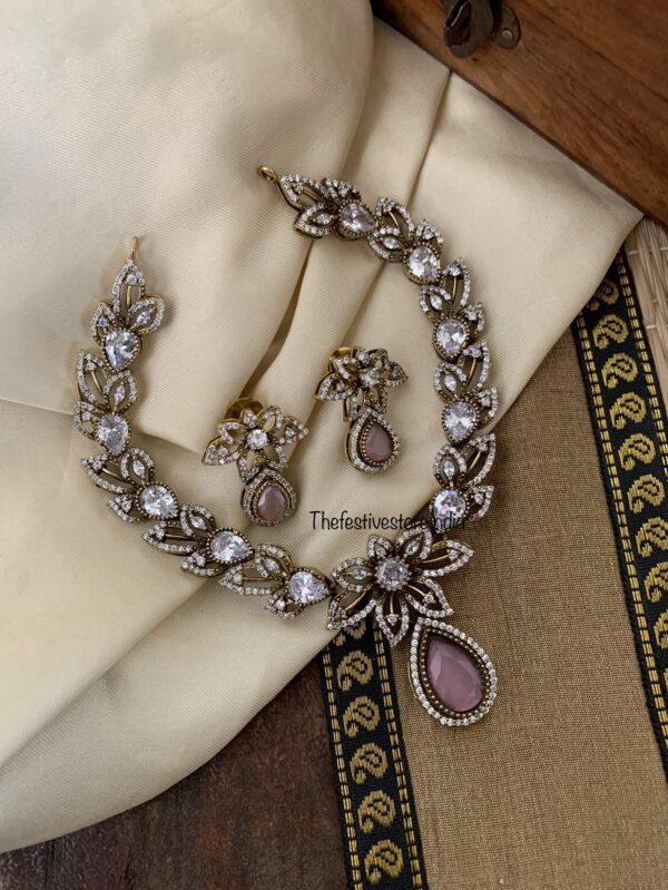 Pink stone leafy victorian set