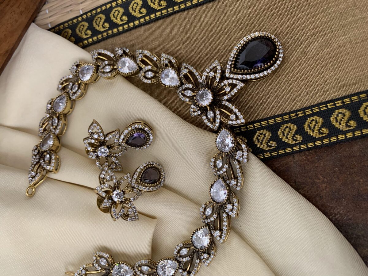 Purple stone leafy victorian set