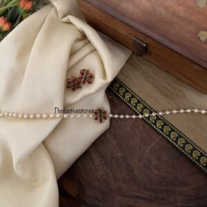 Budgeted floral motif choker set
