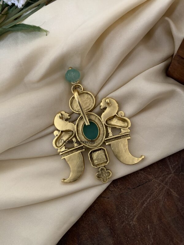 Jadau Aqua blue stone unisex lion pendant
