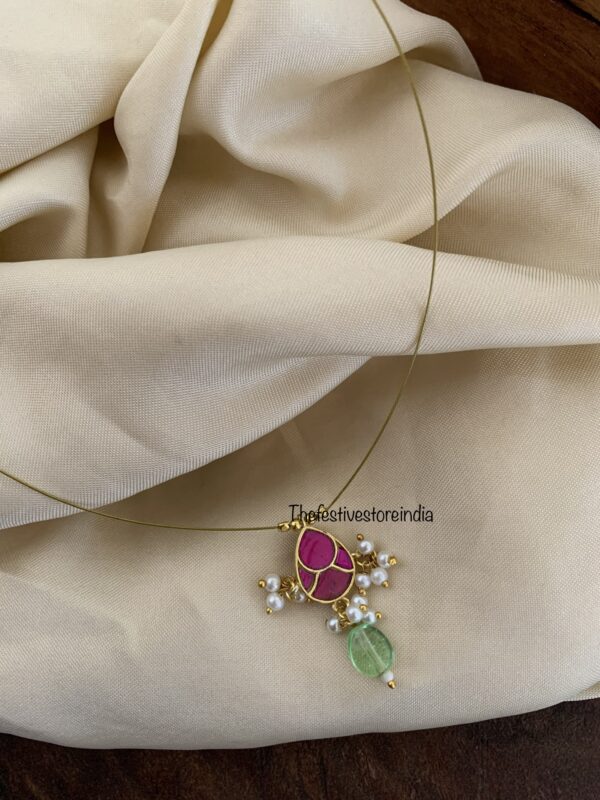 Jadau minimalist tikka pendant chain
