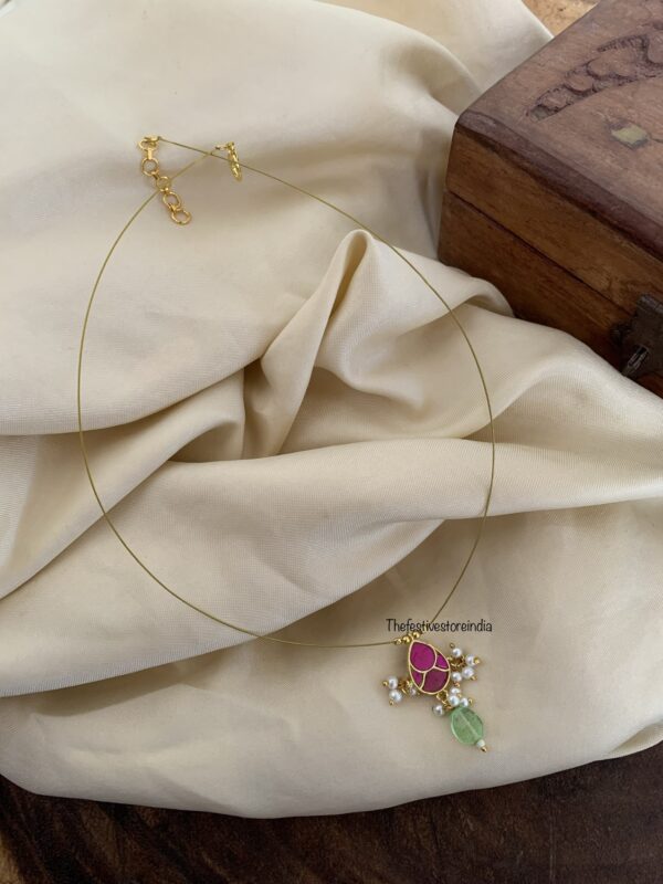 Jadau minimalist tikka pendant chain