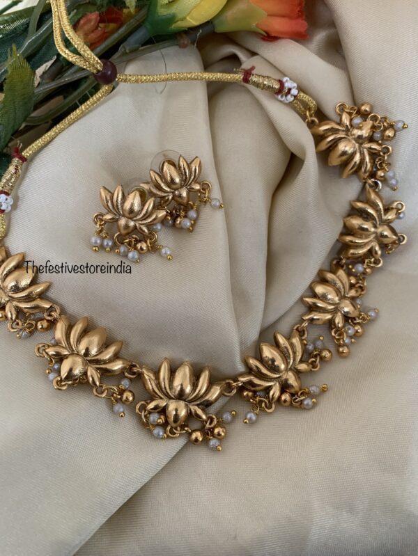Budgeted all gold matte lotus set
