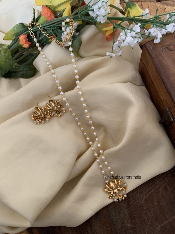 Budgeted lotus pearls set