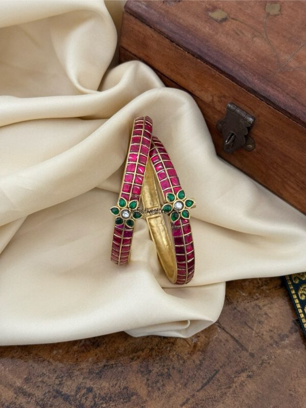 Classic jadau unisex rubyrose green floral kada - Set of 2