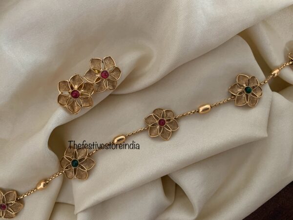 Matte FLOWER motif choker set