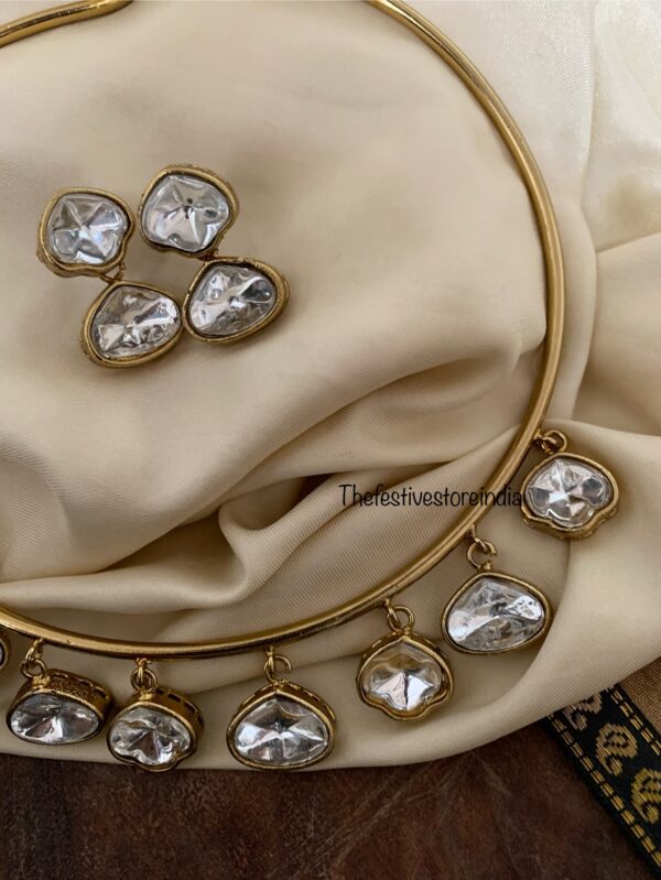 An all kundan hasli set