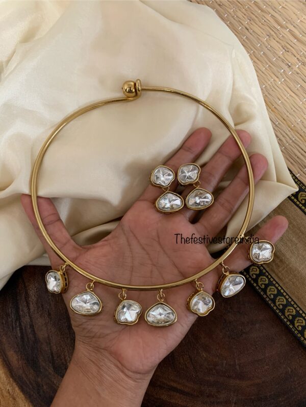 An all kundan hasli set