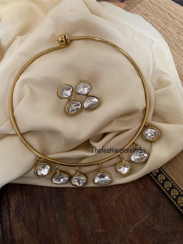 An all kundan hasli set