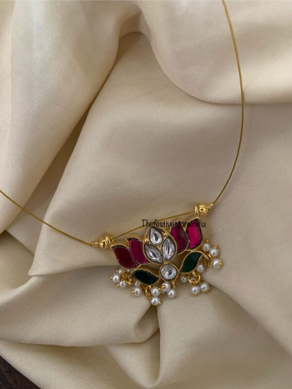 Jadau minimalist statement lotus chain