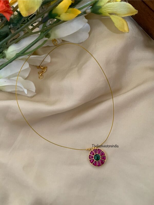 Jadau minimalist simple round pendant chain