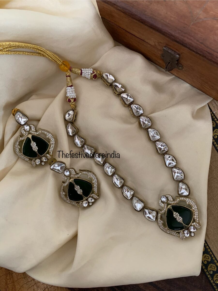 Vynil Chain Set Designer victorian chain set with Emerald / Green stone - The Festive Store