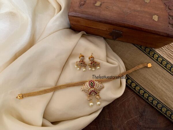 AD pendant attigai choker set