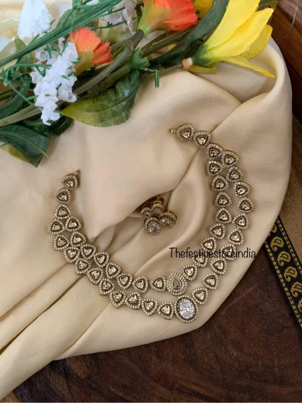 Classic 2 layer Victorian necklace set - White