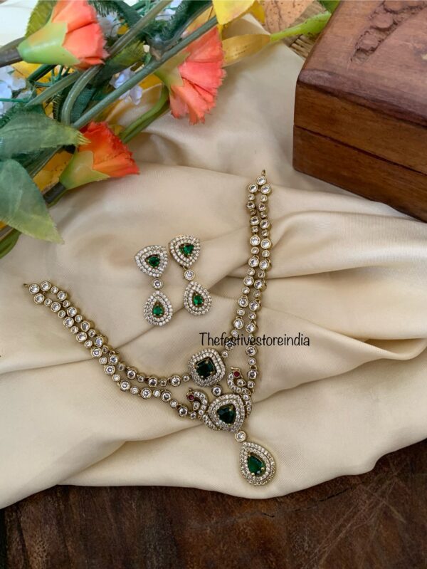 Budgeted 2 layer emerald stone Victorian necklace set