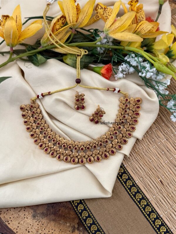 Budgeted matte necklace set