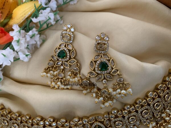 Classic emerald & pearls high neck choker set