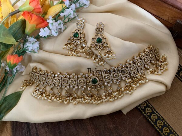 Classic emerald & pearls high neck choker set